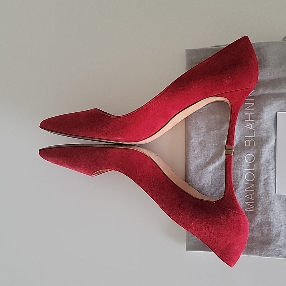 Manolo Blahnik  beautitful Red Suede pointed toe Pumps